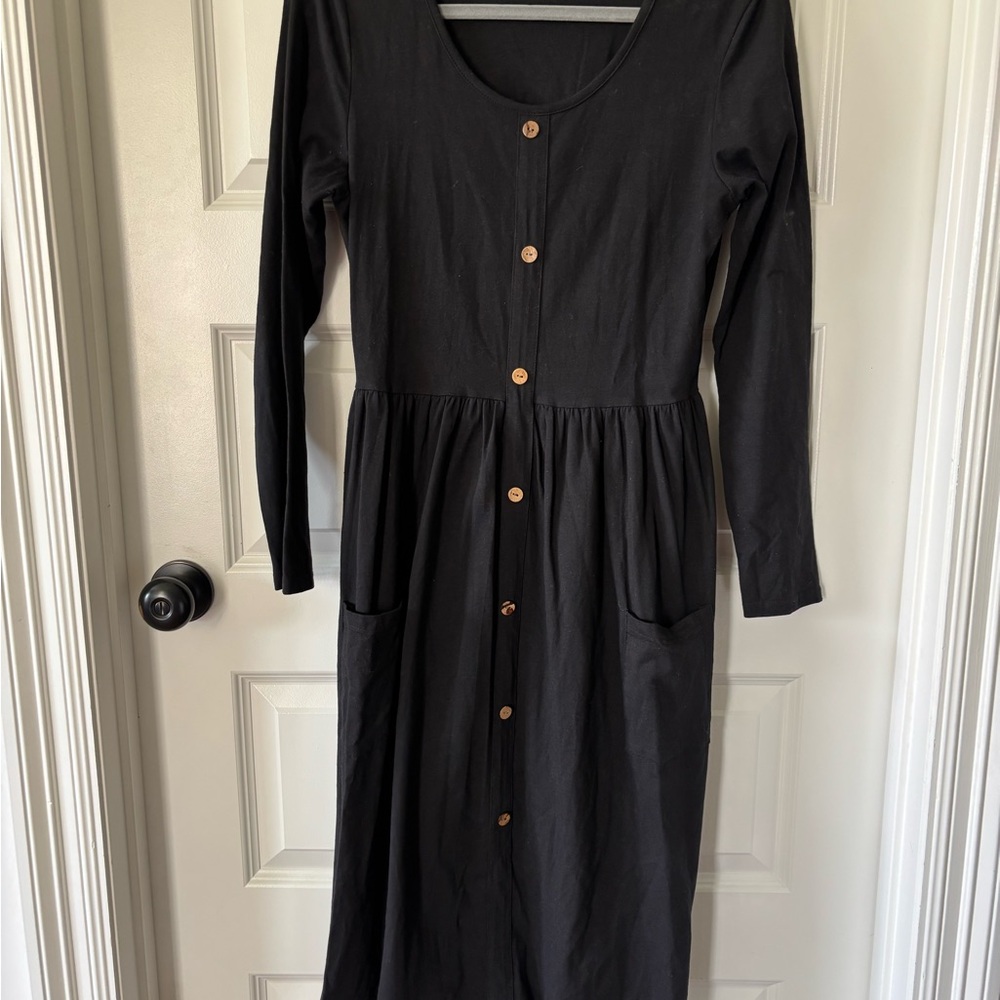 Comfy Black Button-Front Long Sleeve Dress